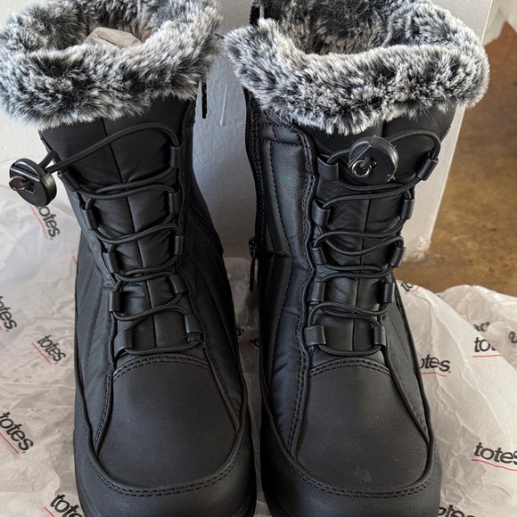 Totes Women's Black Quilted Winter Boots with Faux Fur - Picture 9 of 10
